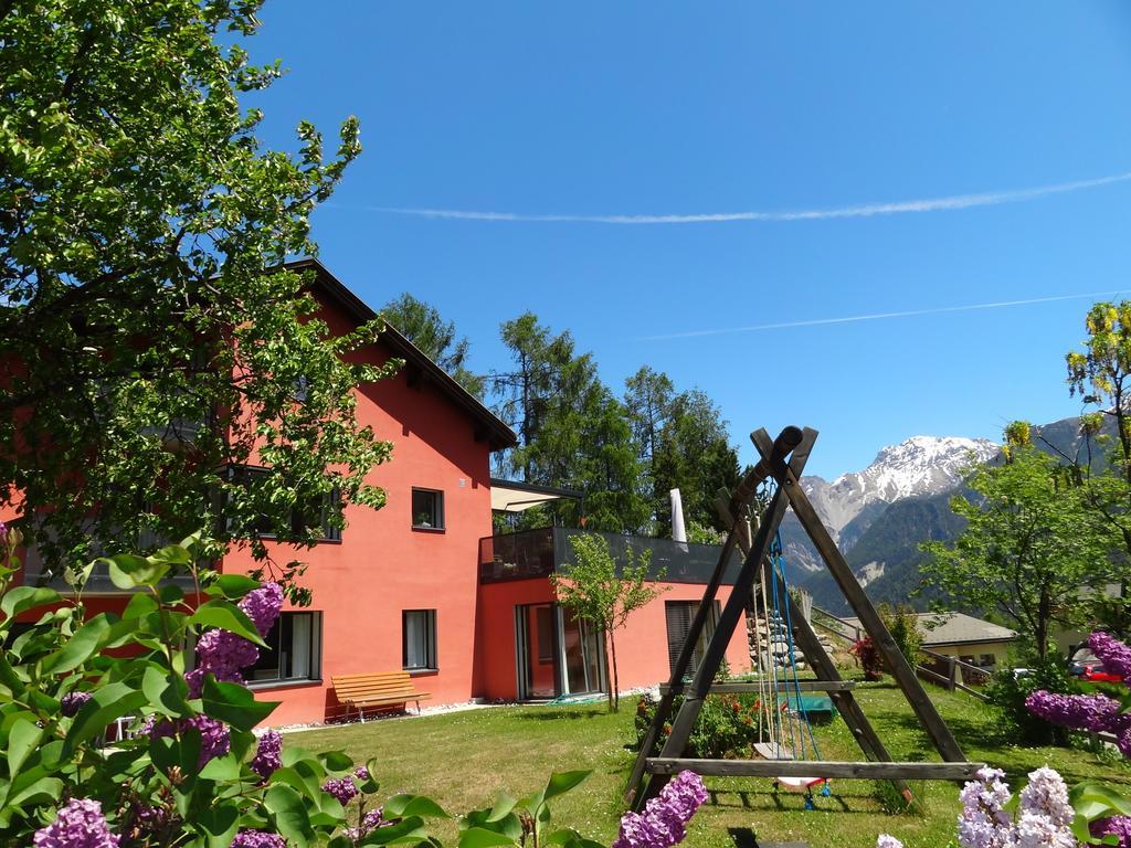 Apartamento Chasa Felix Scuol Habitación foto